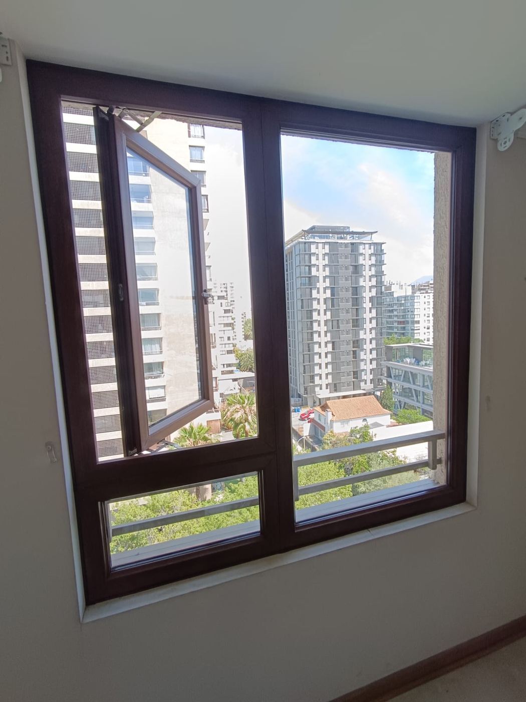 Ventana abatir con fija